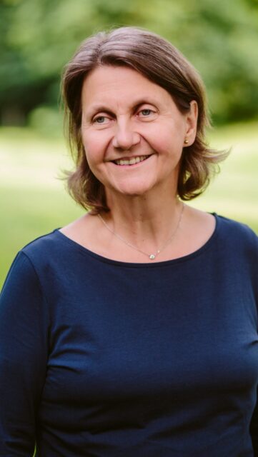 Trommelwirbel für unsere Kandidatin auf Listenplatz 5: Claudia Maleki 🌻🙌🏻

Claudia ist unser Finanzprofi und Zahlenkönigin. Durch ihre langjährige Arbeit beim Senator für Finanzen in Bremen kennt sie sich bestens in der Finanzverwaltung aus und behält für uns den Haushalt Lilienthals im Blick.

Ihre weiteren Superkräfte sind Radfahren und Tennis und als gebürtige Lilienthalerin ist sie seit Jahrzehnten mit unserem Ort verwurzelt und vernetzt.

Aber hört gerne selber rein! 🤗

MACH‘S GRÜN 💚💛
13.09.2026 grün wählen!